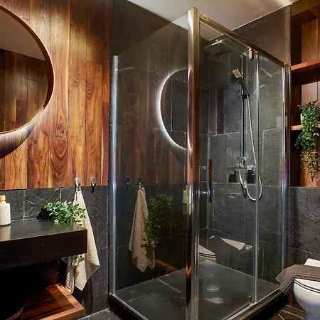 Inner Centre Modern Duplex In Apartment *