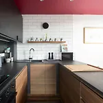 Inner Centre Modern Duplex In דירה