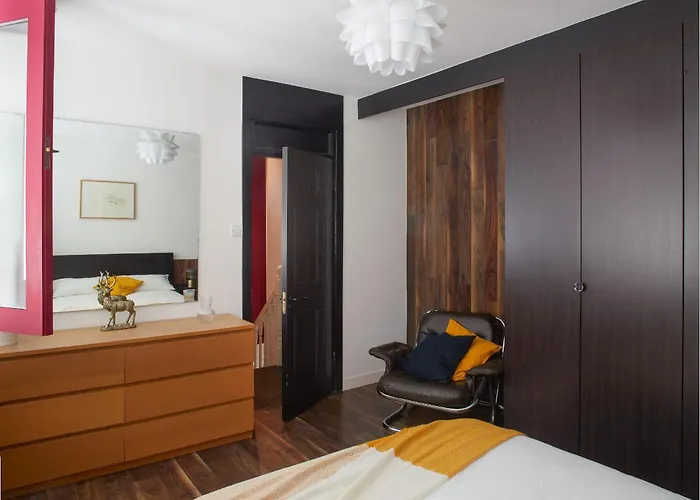 Inner Centre Modern Duplex In